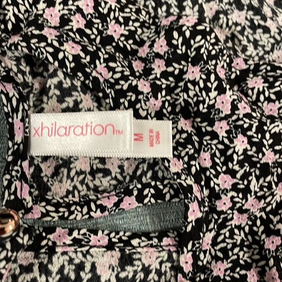 Black floral sleeveless blouse - Picture 3 of 4